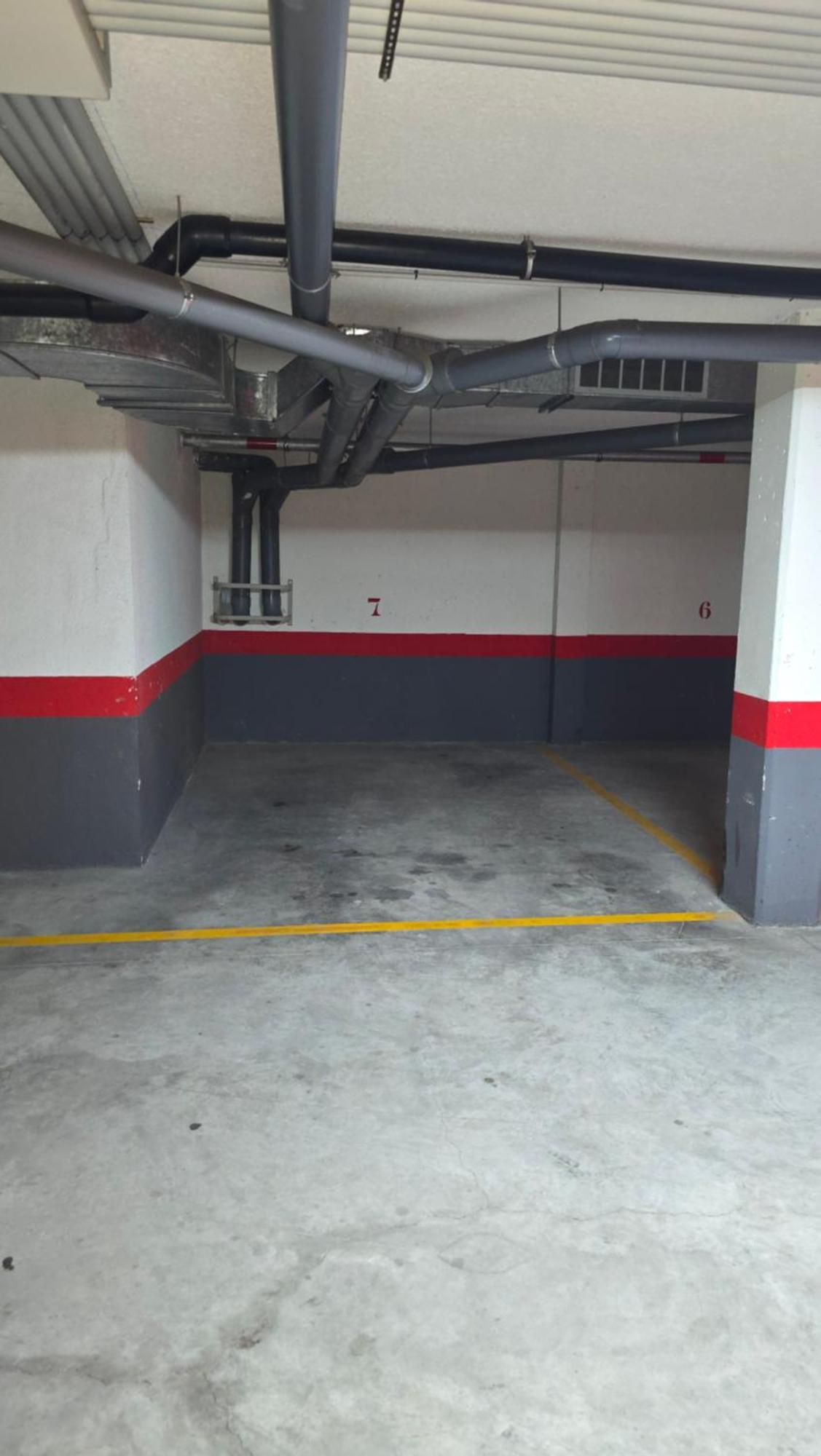 A Lovely Swimming Pool, Parking, Padel *