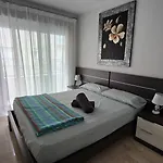 A Lovely Apartment Swimming Pool, Parking, Padel